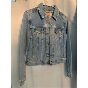 levi's trucker jean jacket size medium